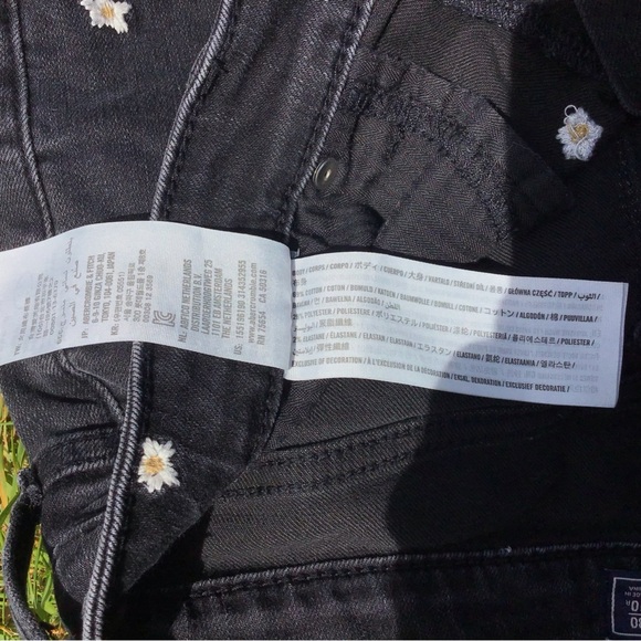 Abercrombie & Fitch High Rise Super Skinny Ankle Embroidered Daisy Jeans Size 10 - Picture 3 of 4